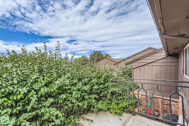 Building Photo - Evolve Real Estate: Stunning 2Beds/2 Baths, 1269 SQFT Condo with Two Assigned Parking Spots!