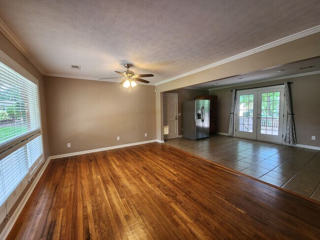 Building Photo - 3 Bedroom 2 Bath home in North Columbus