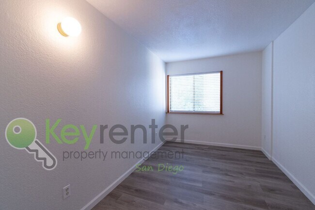 Building Photo - Walking distance to Fashion Vally Mall |2 minute drive to both North and South 163, as well as I-8