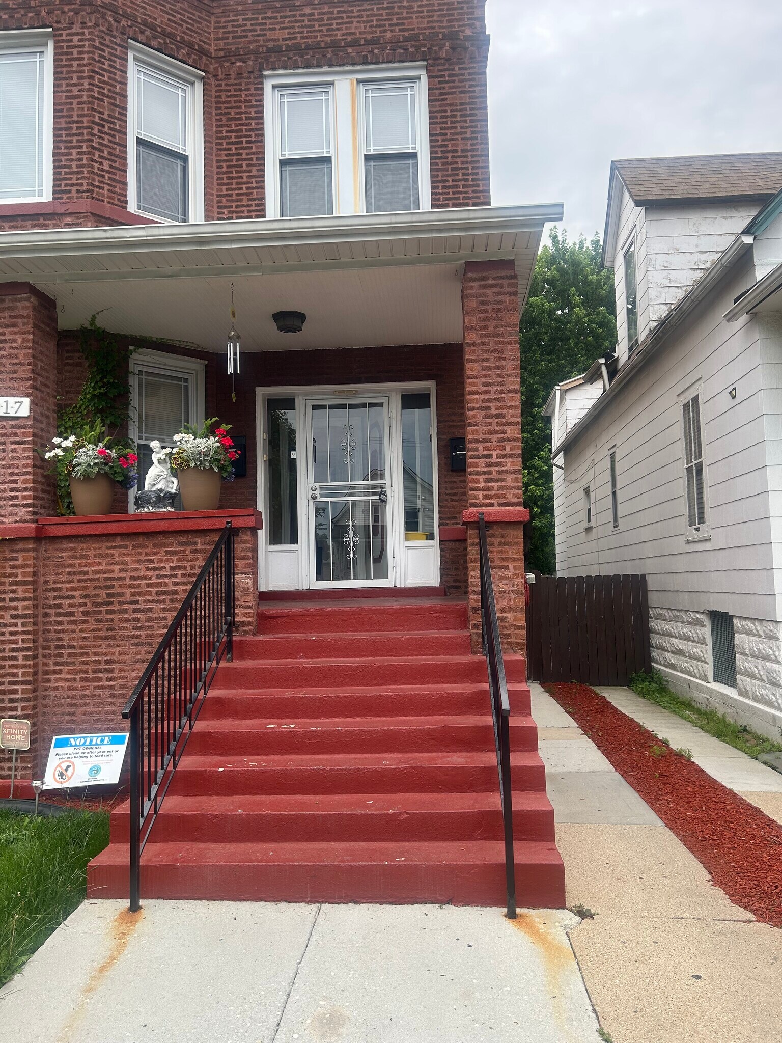 Building Photo - 917 N Leamington Ave
