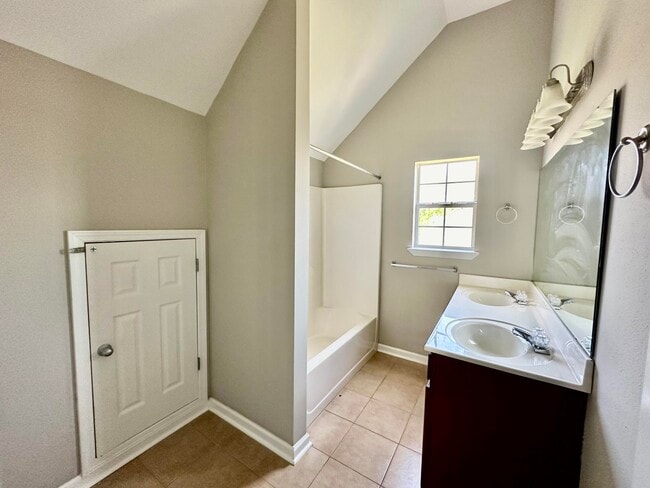 Building Photo - 496 Tropical Way