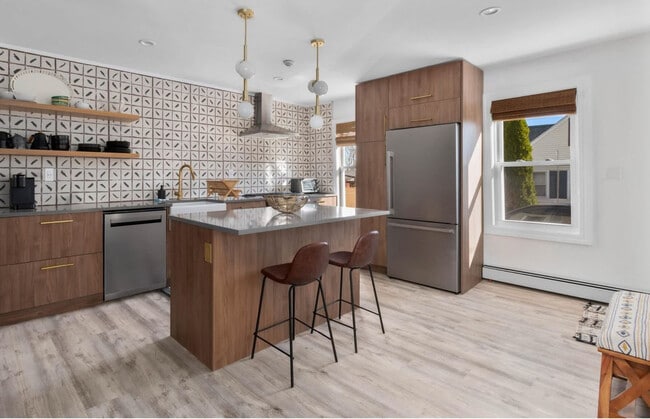 Building Photo - 136 Main St