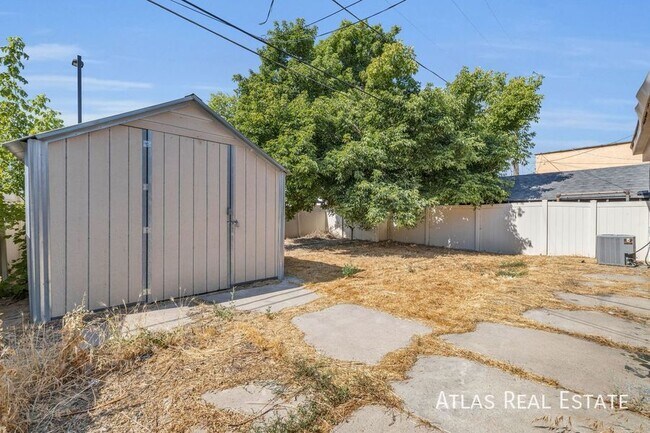 Building Photo - 853 Emeril Ave