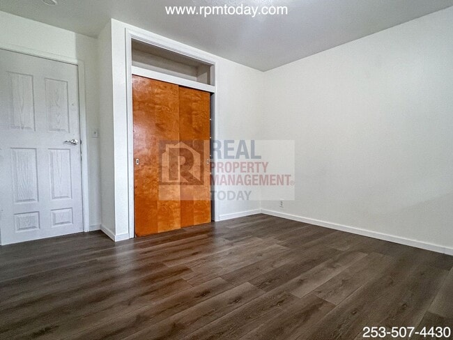 Building Photo - 2021 E 72nd St