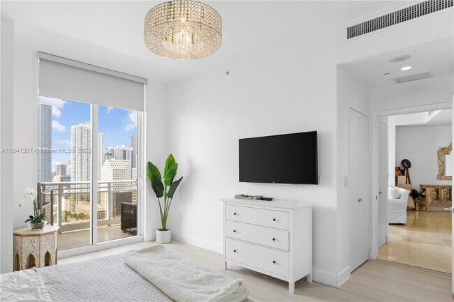 Building Photo - 901 Brickell Key Blvd