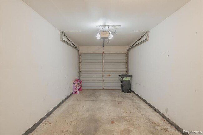 Building Photo - 44613 New Hampshire Dr