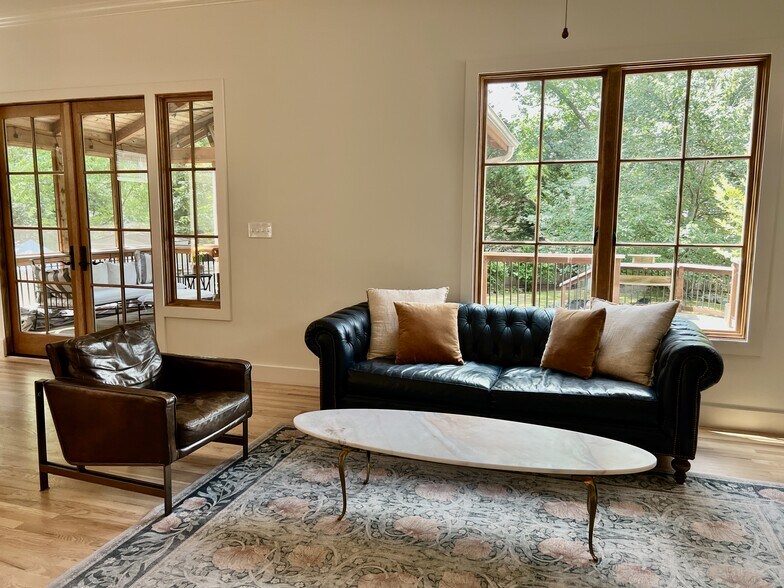 Living Area - 347 Ormond St SE