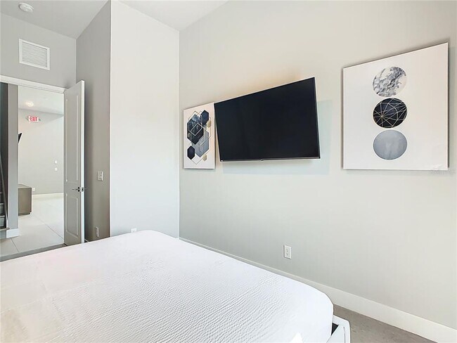 Building Photo - 7740 Sandy Ridge Dr