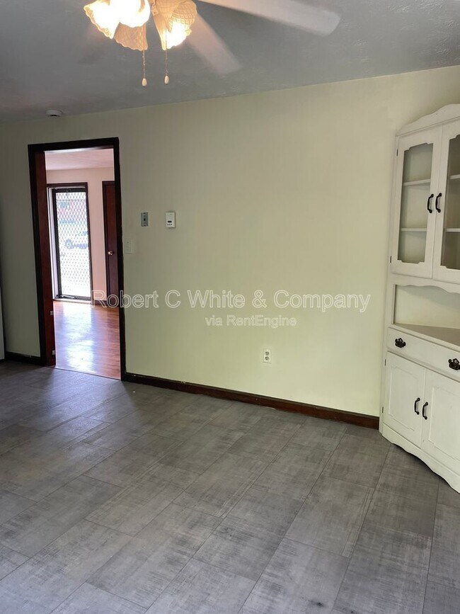 Building Photo - 25 Regency Ct