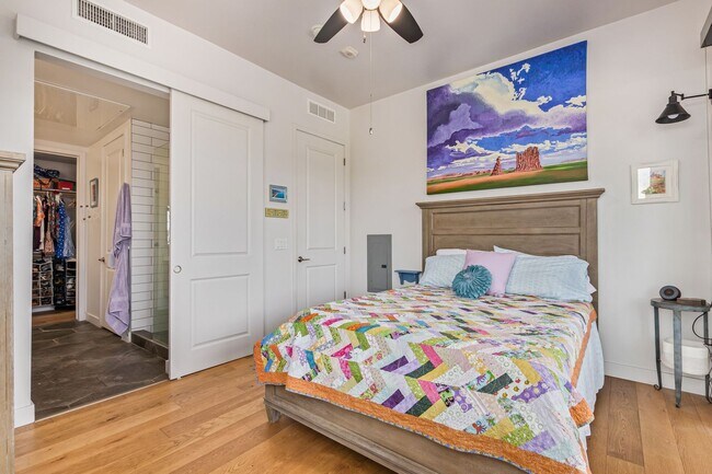 Building Photo - Stunning 2 bedroom with a Den at Edison Midtown!!!  Available June 1st!!!  Like living at a Resor...