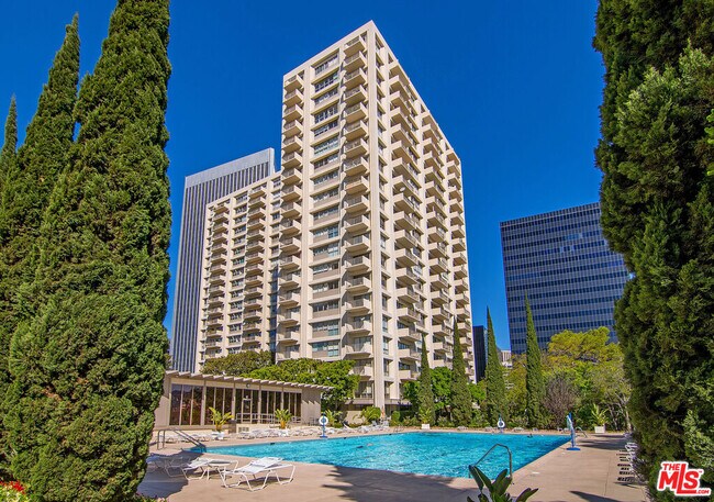 Building Photo - 2170 Century Pk E