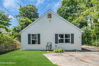 Building Photo - 75 River Dr