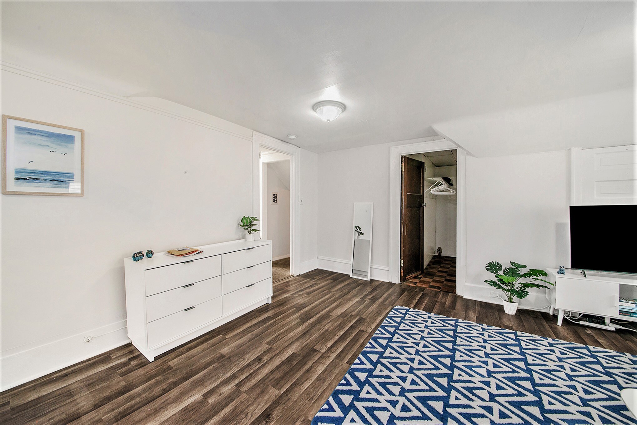 Building Photo - 624 Michigan St NE