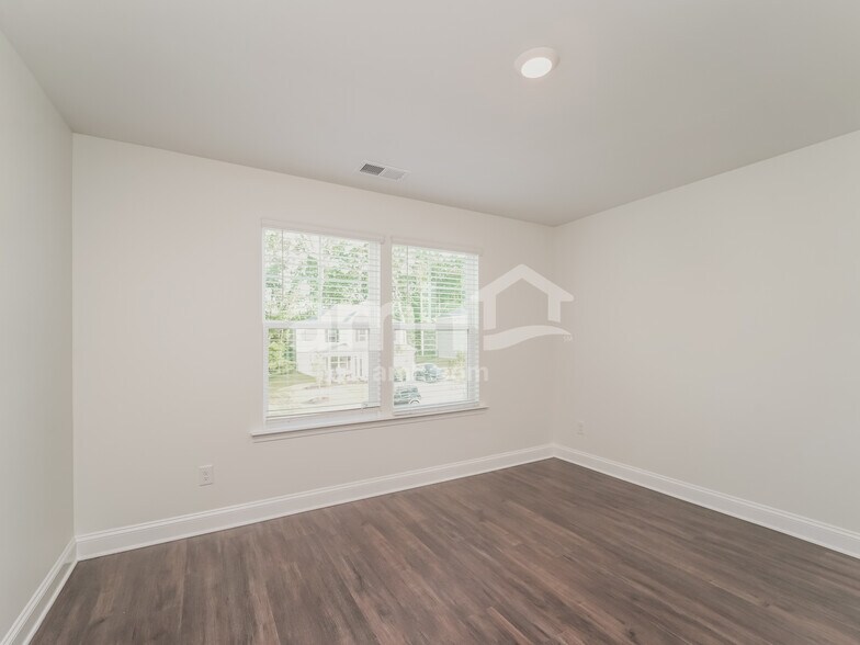 Building Photo - 637 Rivermist Dr