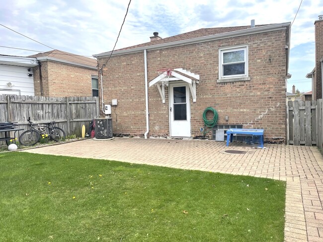 Building Photo - 3938 W 84th St