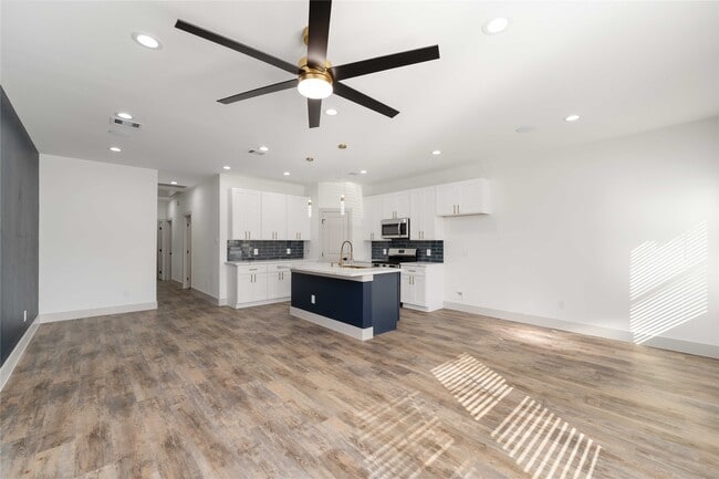 Building Photo - 113 Gans St