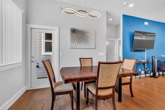 Building Photo - 5021 Nichols St