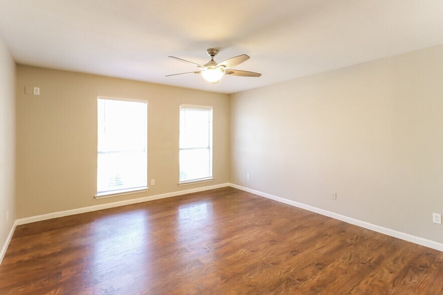 Building Photo - 704 Mimosa Trail