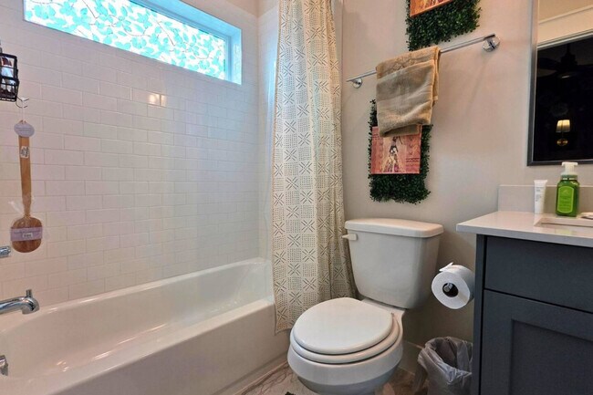 Building Photo - 5342 Donovan Gdns Ln