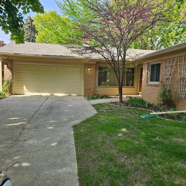 Primary Photo - 2520 Guilford Rd
