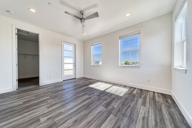 Building Photo - 2221 Tapia Wy
