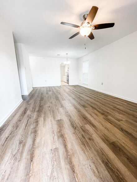 Building Photo - 406 S French Quarter Dr