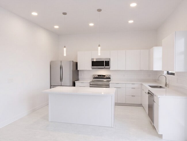 Building Photo - 4333 NW 34th St