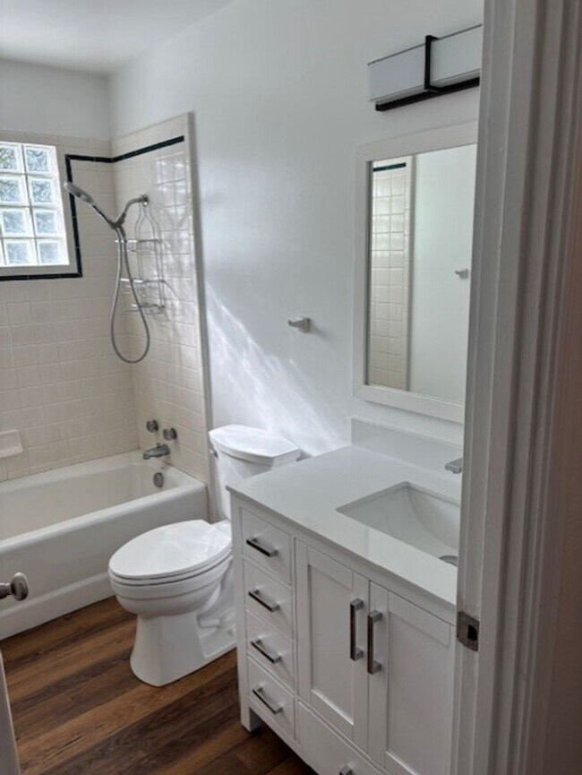 Building Photo - 9 Begonia Ln