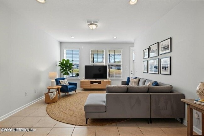 Building Photo - 260 Brandon Lks Dr