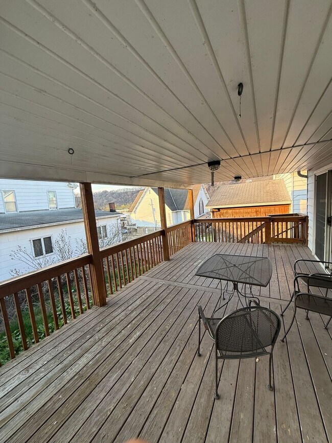 Building Photo - 2-Bedroom 1 Bath House with Spacious Entertaining Porch