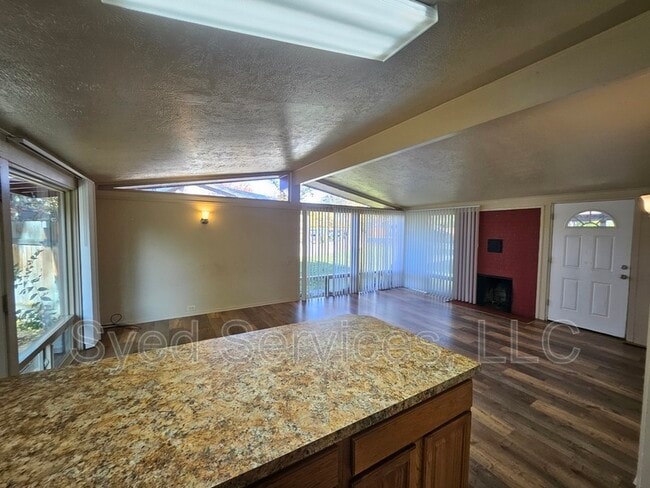 Building Photo - 1919 S Orchard St