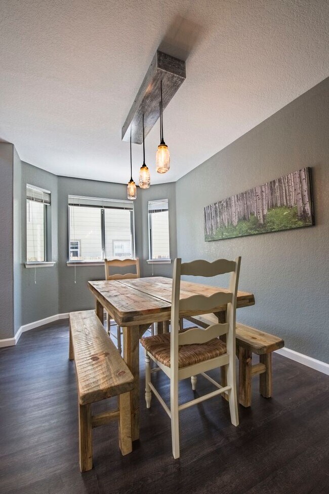 Building Photo - Immaculate 4B/3B in Superior - Available July 5th