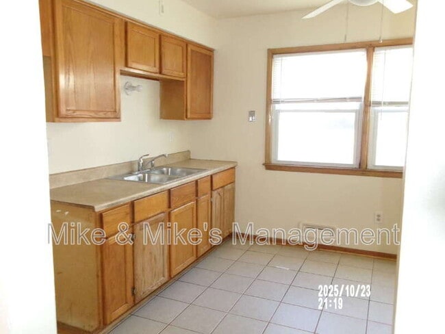 Building Photo - 4926 N 54th St