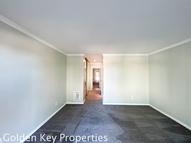 Building Photo - Welcome to this charming 2-bedroom, 2-bathroom downstairs end unit in Alta Mira in Carlsbad!!