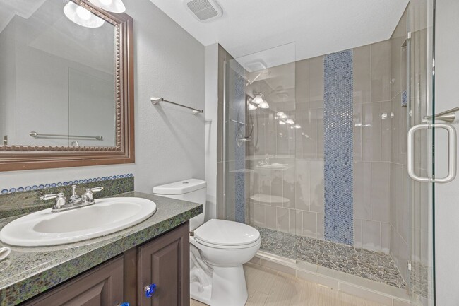 Building Photo - Spacious 3BR/3BA Condo w/ Loft & Vaulted Ceilings!