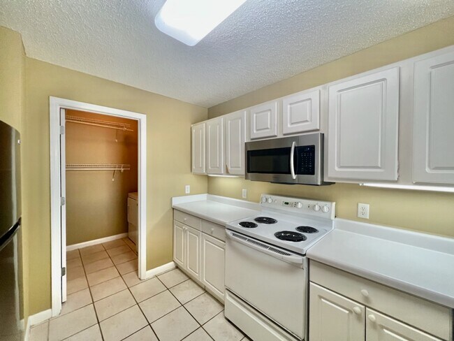 Building Photo - 321 Bream Ave
