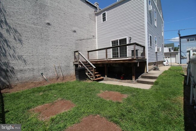 Building Photo - 332 Cherry St