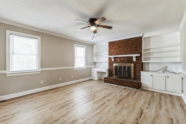 Building Photo - 412 Circle Dr