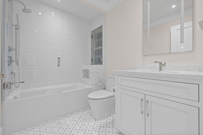 Building Photo - 2 Byron St