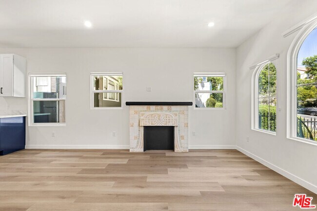 Building Photo - 1305 Lucile Ave