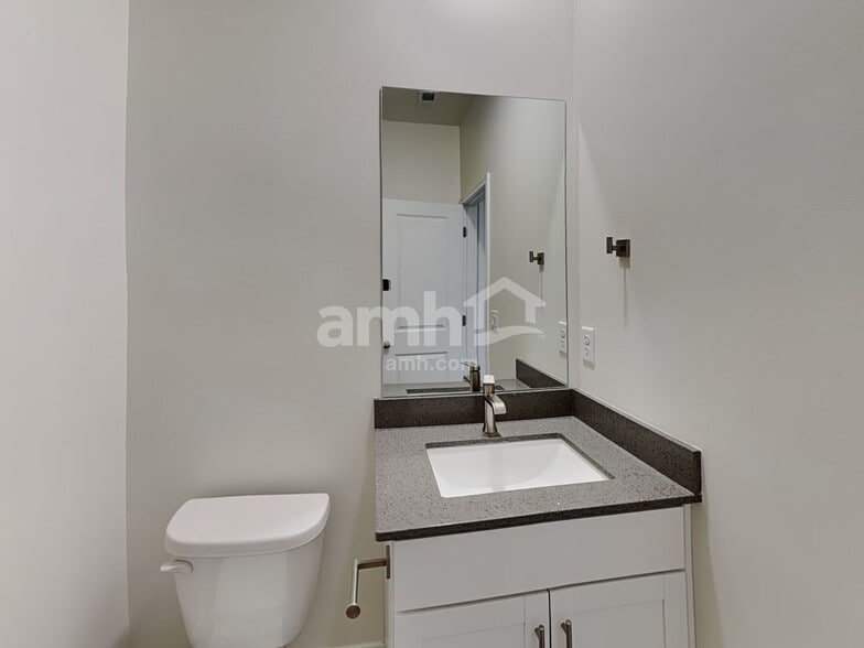 Building Photo - 3354 Fields Ave