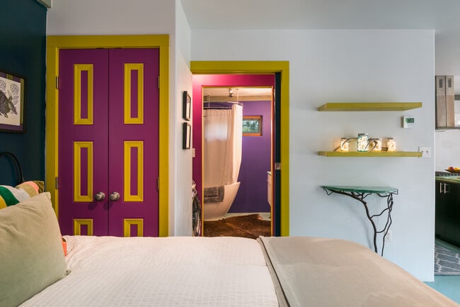 Building Photo - 402 Trujillo Ln