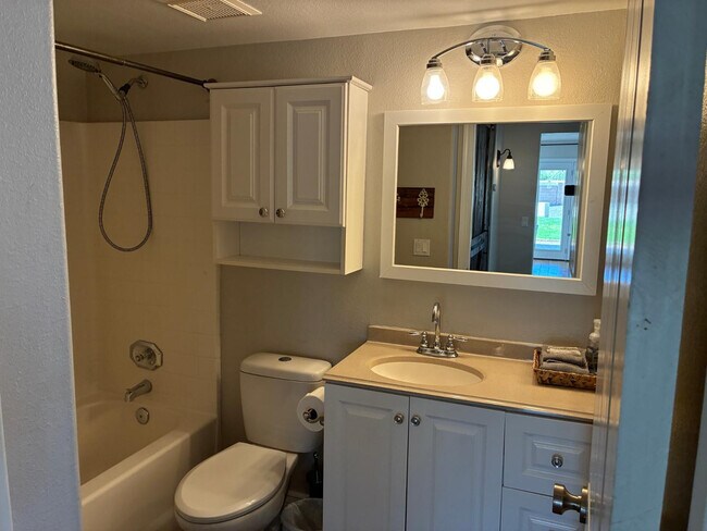 Building Photo - 13717 N 80th Ave