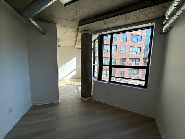 Building Photo - 115 W Peachtree Pl NW