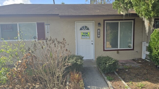 Building Photo - 819 E Rosewood Ln