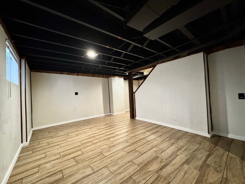 Building Photo - 6537 Mardel Ave