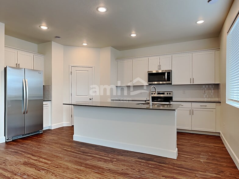 Building Photo - 237 N Dry Crk Rd