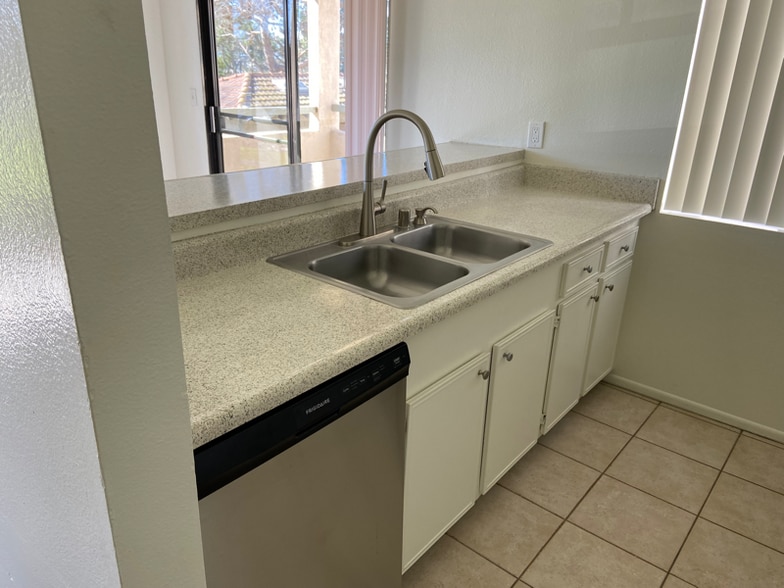 Building Photo - 2151 Pacific Ave