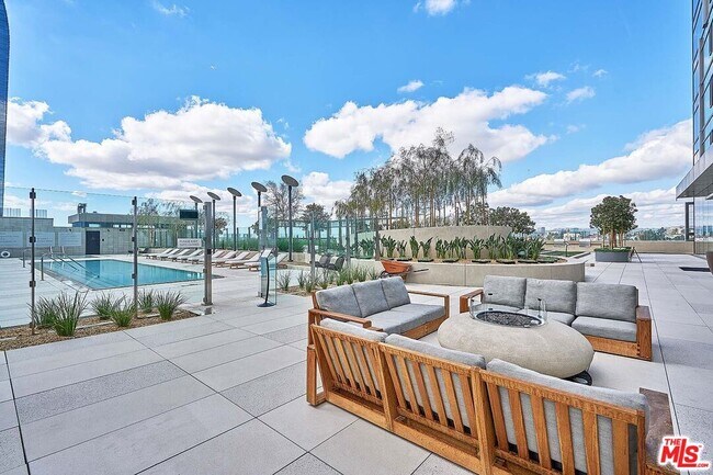 Building Photo - 889 Francisco St