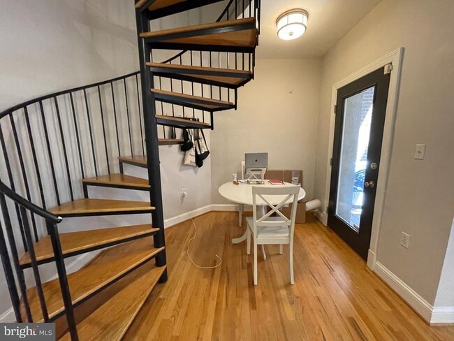 Building Photo - 1417 Chapin St NW